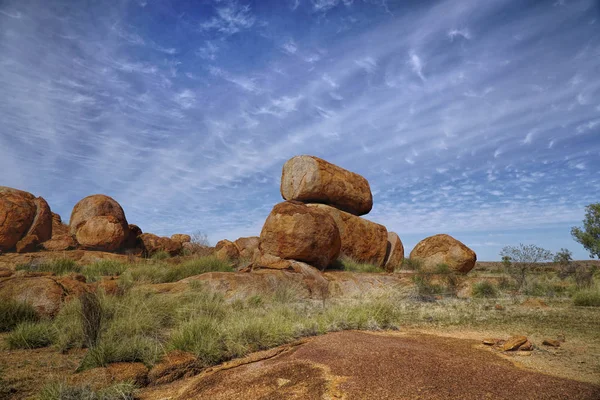 Los Mármoles del Diablo son grandes rocas graníticas —  Fotos de Stock