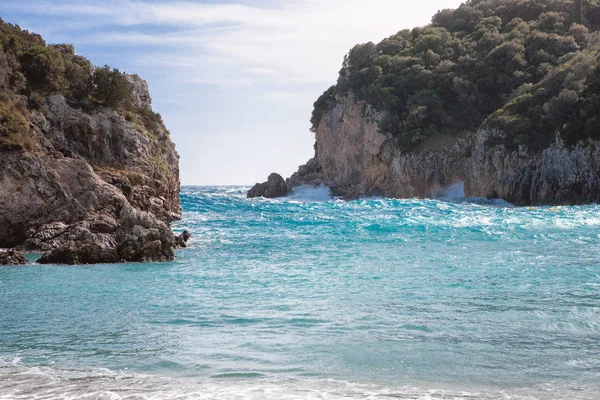 Kayalık koyunda güzel Paleokastritsa: Korfu, Yunanistan