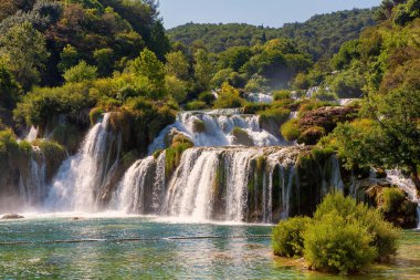 Güzel çağlayan şelalenin gelen Milli Park Krka