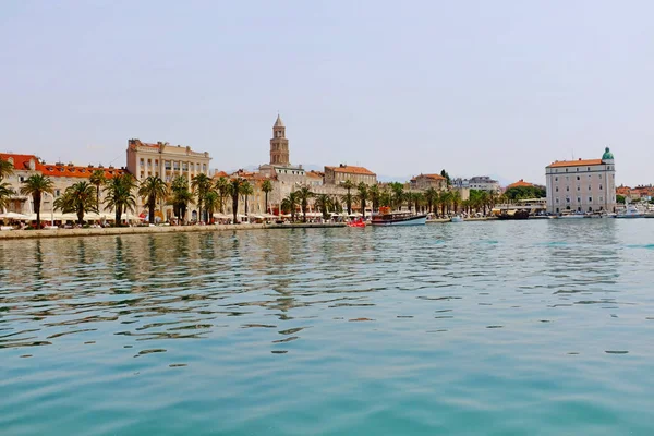 Vízparti Split Régi Város Diocletianus Palotától Sétány Pálmafákkal — Stock Fotó
