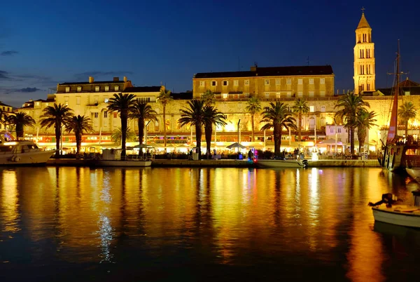 Bela Vida Noturna Cidade Split Com Calçadão Cidade Velha Palácio — Fotografia de Stock