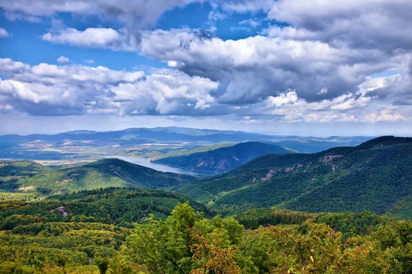 Budapeşte - Macaristan yataydan yakın Dobogoko üzerinden Danube bend