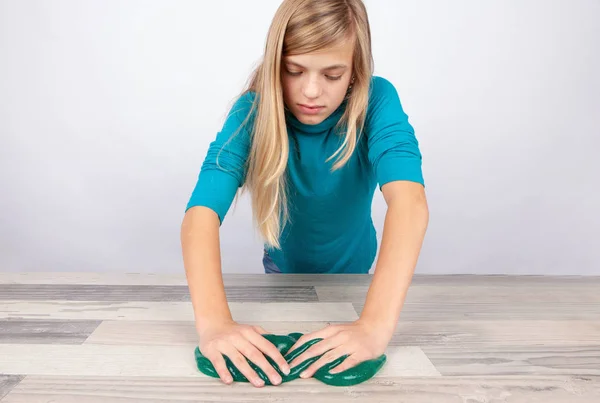 Girl Working Slime Table — Stock Photo, Image