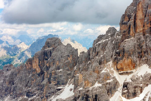 Hermosos picos de los Dolomitas cerca de Cortina en Italia Imágenes de stock libres de derechos