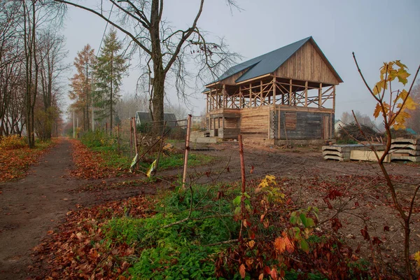 Dřevěná konstrukce domu ve dne mimo výhled — Stock fotografie