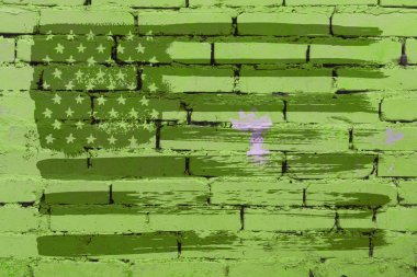 bir tuğla duvar arka plan üzerinde amerika eski lekeli ve renkli bayrak