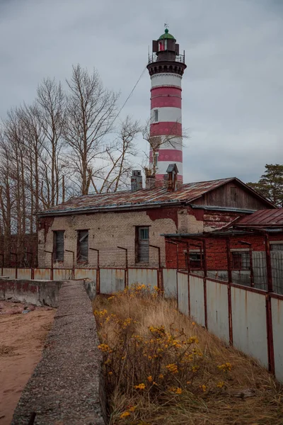 Akşam Rusya'da efsanevi Shepelyov deniz feneri — Stok fotoğraf