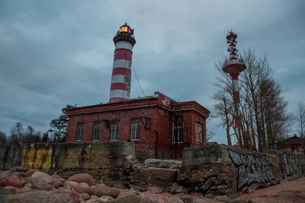 Akşam Rusya'da efsanevi Shepelyov deniz feneri — Stok fotoğraf