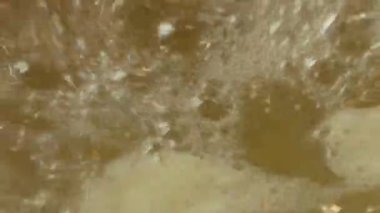 tencerede su yakın kaynar