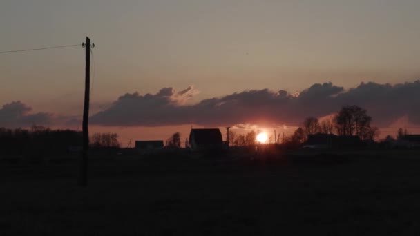 Sunset sun in the village — Stock Video