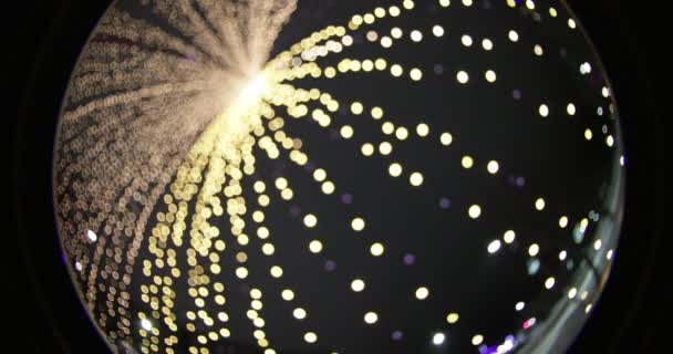 Feestelijke Kerstverlichting 's nachts in het Park. optische effect circulaire fisheye — Stockvideo