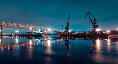 Saint Petersburg 'da Kanonersky Adası' nda kışın batı yüksek hız çapı