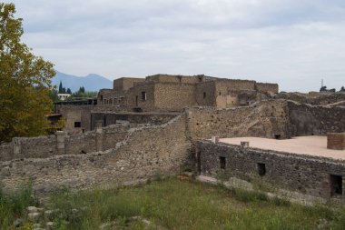 gündüz Ischia kentinde İtalya'nın mimarisi ve eski binaları