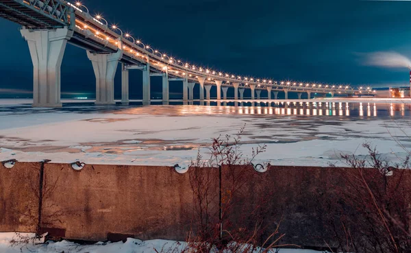 Diâmetro de alta velocidade ocidental na Ilha Kanonersky em São Petersburgo no inverno à noite — Fotografia de Stock