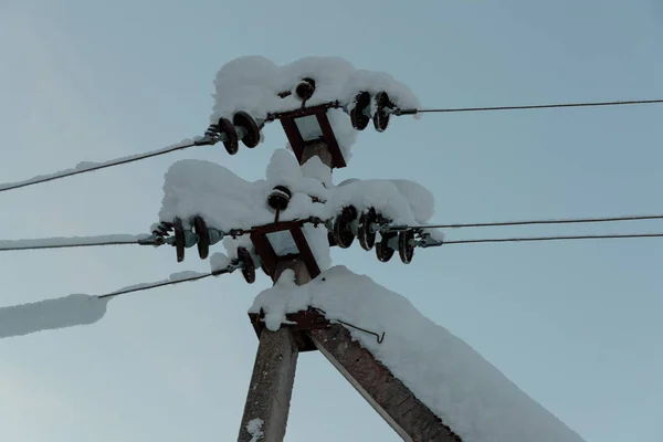 Kışın karda elektronik rehber kulesi — Stok fotoğraf