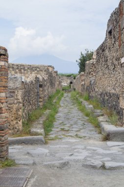 gündüz Ischia kentinde İtalya'nın mimarisi ve eski binaları