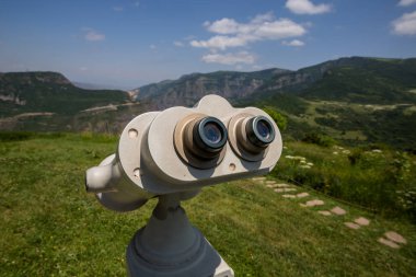 gündüz büyük ve beyaz turist dürbün