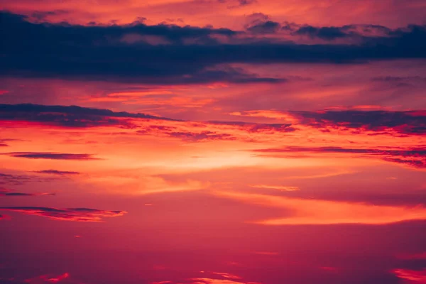 Cielo hermoso color y nubes en el verano — Foto de Stock