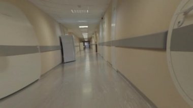 hastane koridorunda rahatsız hissetmenin etkisi. görsel halüsinasyonlar