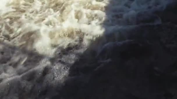 水库排放处的强力水流 — 图库视频影像