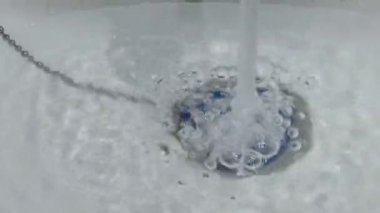 su lavabo içinde drenaj açma takılı ile toplanır