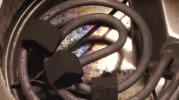 Carbón de coco para cachimba calentado vídeo timelapse — Vídeos de Stock