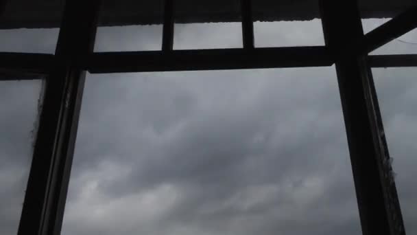 창 외부의 구름 타임랩스 비디오 — 비디오