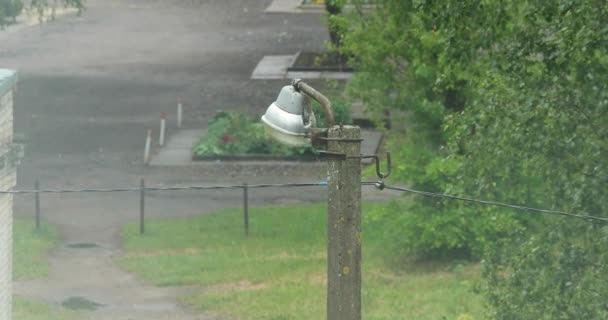 I ppost in cloudy and rainy weather — стоковое видео