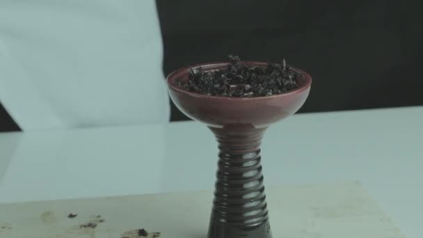 Bowl with tobacco for hookah on the table — Stock Video