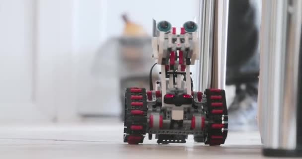 Electronic robot dog moves on the floor — Stock Video