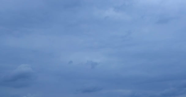 Nubes blancas movimiento lapso de tiempo video 4k — Vídeos de Stock