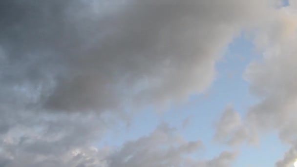 Graue Wolken bewegen Zeitraffer-Video voller HD — Stockvideo