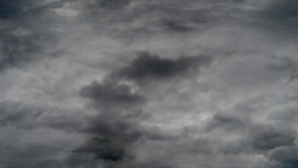 Nubes grises movimiento lapso de tiempo video completo hd — Vídeo de stock