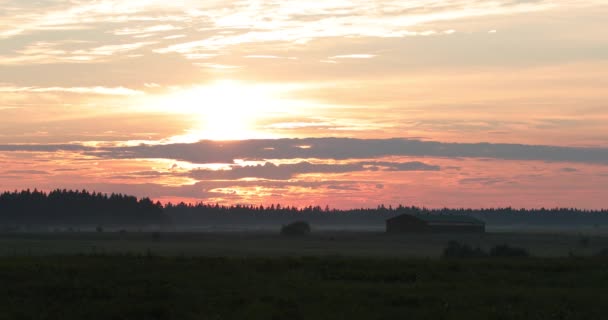 Romantic sunset with beautiful and scarlet clouds — Stock Video