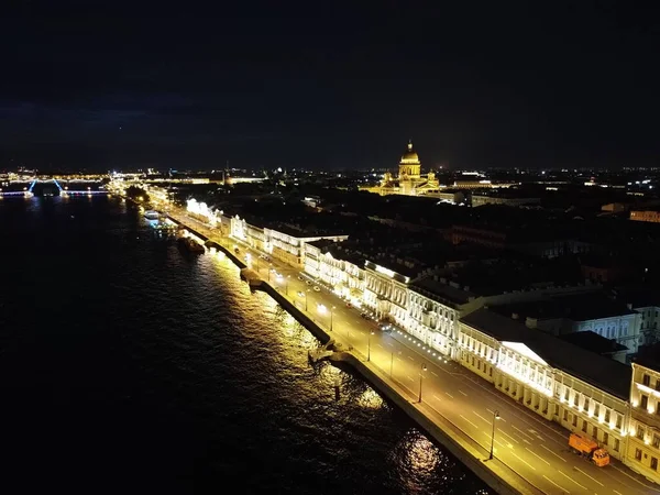 Nattstad från fågelperspektiv. Natten Petersburg. Ryssland. Sankt Petersburgs panorama. — Stockfoto