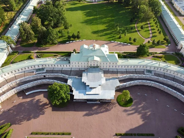Zespół Pałac i Park "Oranienbaum". Wielki Pałac Menshikov w Łomonosowie. — Zdjęcie stockowe