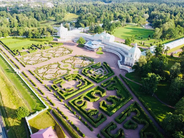 The Palace and Park ensemble "Oranienbaum". The big Menshikov Palace in Lomonosov. — Stock Photo, Image