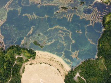 Sel basmış eski kum havası fotoğrafı.