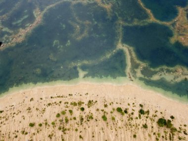 Sel basmış eski kum havası fotoğrafı.