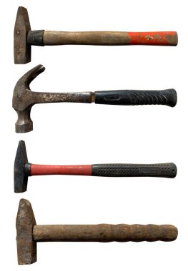 Beyaz izole edilmiş arka planda paslı çekiçler.