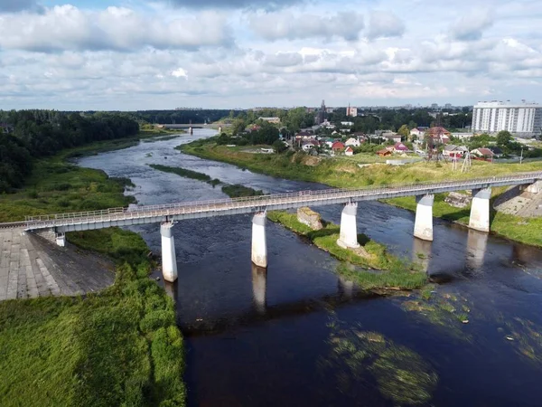 Puente ferroviario sobre el río — Foto de Stock