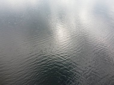 Yukarıdan su yüzeyi, hava fotoğrafı