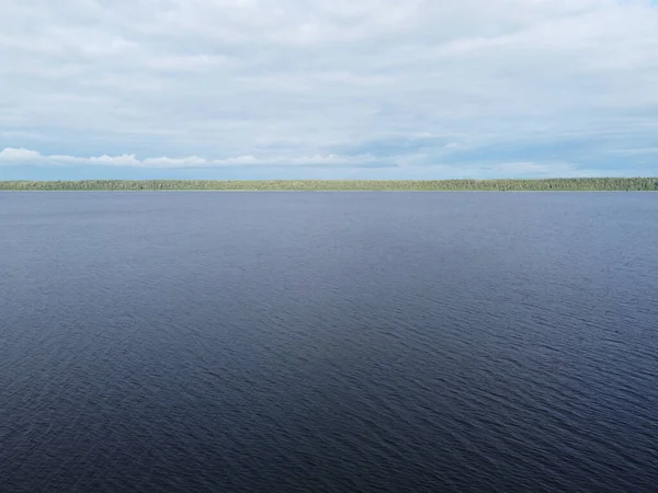 Un cuerpo de agua, vista aérea — Foto de Stock