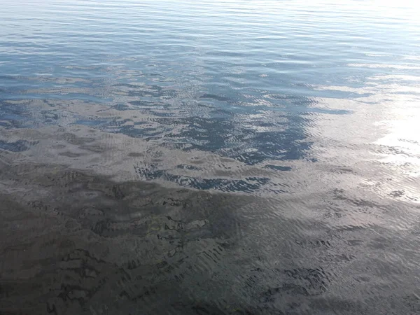 Surface de l'eau d'en haut, photo aérienne — Photo