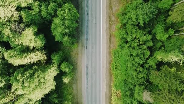 Vista de la carretera del país desde arriba, inspección aérea 4k — Vídeos de Stock