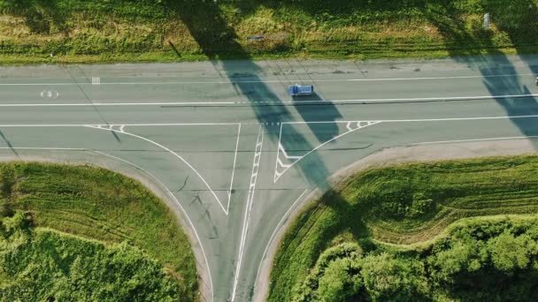 Auto-Austausch aus der Höhe, Luftaufnahmen 4k-Video — Stockvideo