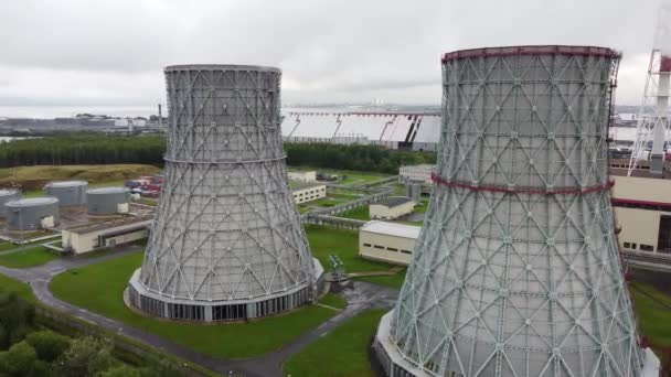 Rohre des Wärmekraftwerks. Luftbild — Stockvideo