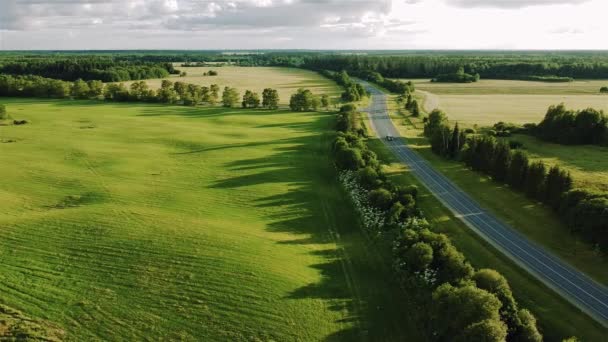 Vy över landsvägen ovanifrån, antenn undersökning 4k — Stockvideo