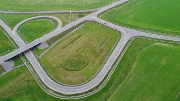 Autowissel vanaf een hoogte, luchtfoto — Stockvideo