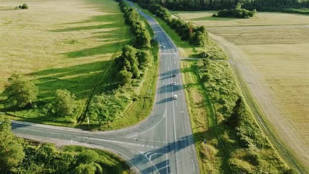 由上往下俯瞰乡村道路4k — 图库视频影像